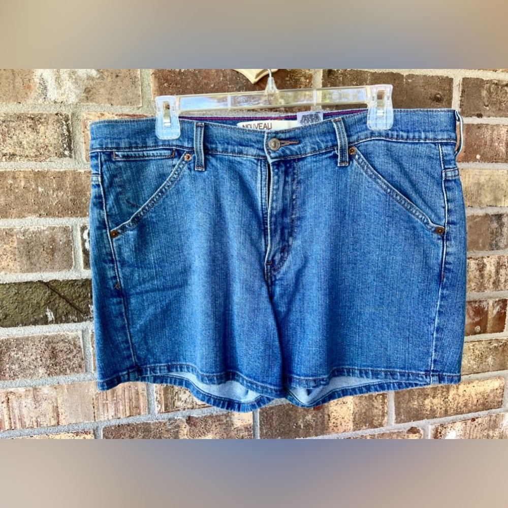 Vintage Levi 515 Nouveau Denim Shorts Size 14